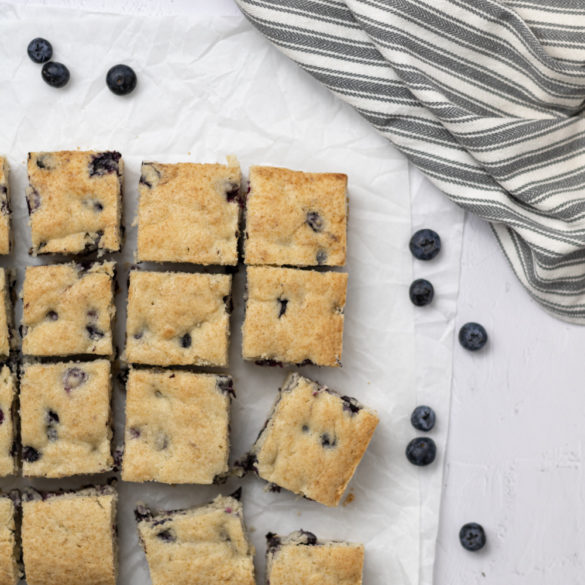 blueberry mascarpone cake ready to eat!